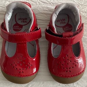 Like new stride rite soft motion toddler shoe 5.5W